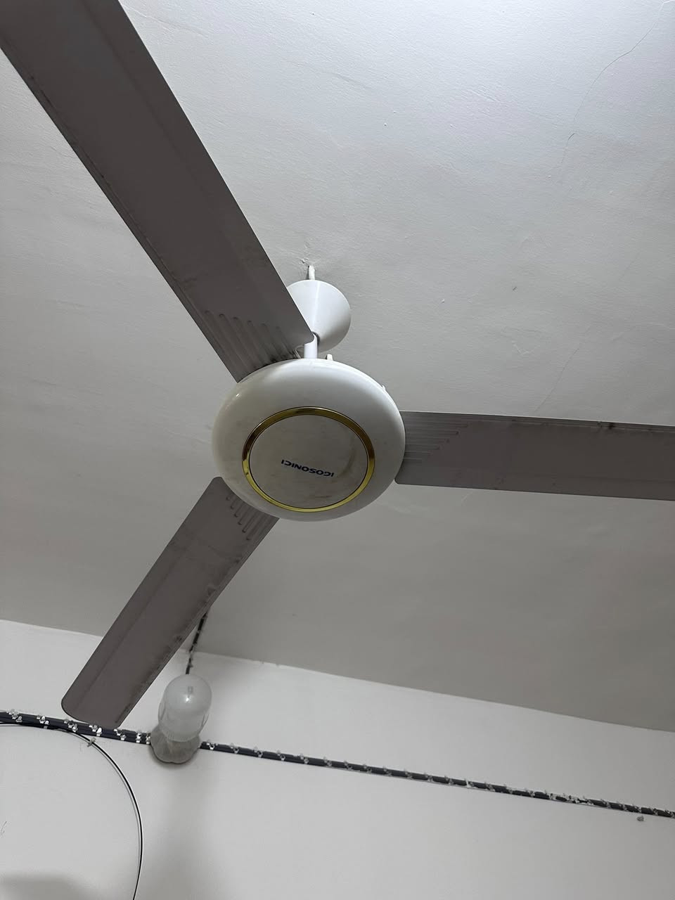 مراوح للبيع الوحده 25 الف نظيفات كولش استعمال قليل جدا جدا 
عددهن 5


**إذا كنت صاحب هذا الإعلان وتريد حذفه لأي سبب، رجاءا أرسل رسالة إلى الدعم الفني**