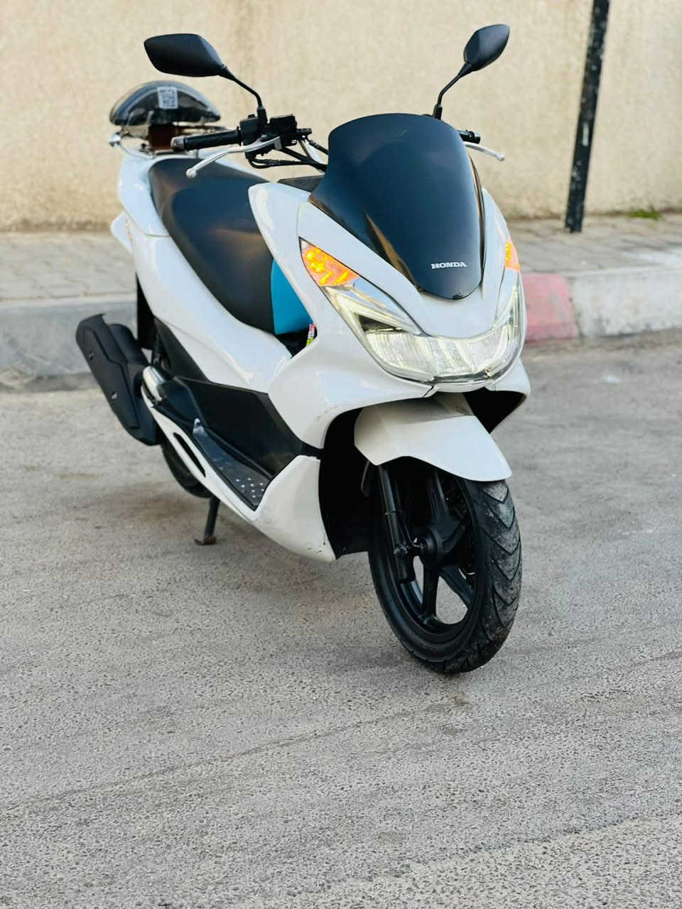 السلام عليكم pcx ياباني لأصلي مكينه 150 دراجه مكفوله كفاله عامه حساس ازدحام حساس استان كله شغال ماشيه 35 حقيقي داجه تتعب تكول جديده مال جناي السعر مليون 700 وبيه مجال بصيط العنوان بغداد  الهاتف ***********  اتصل وبيك خير ودلل

