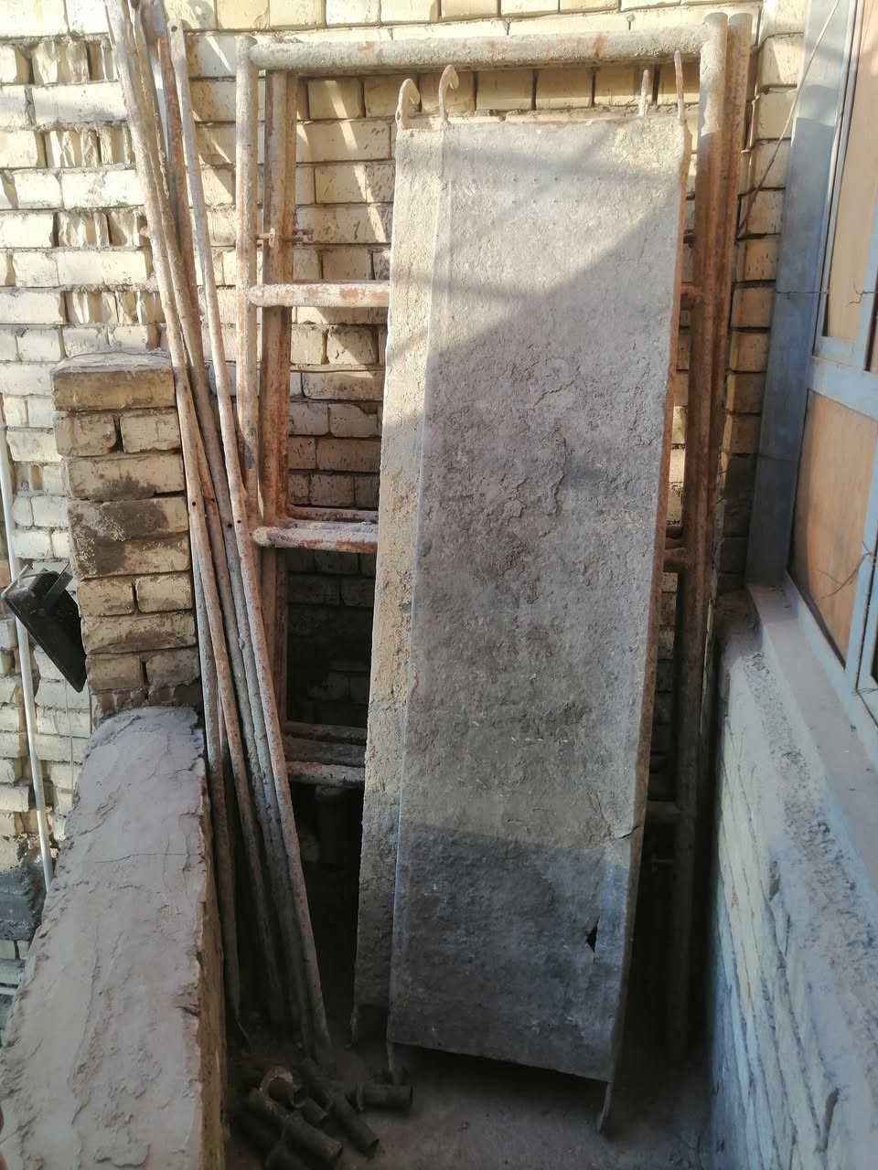 السلام عليكم متاح عربانه شغل توصاء زائد سكلتين وثلاثه طبقات سيم أمريكي سكن بغداد البلديات ***********
