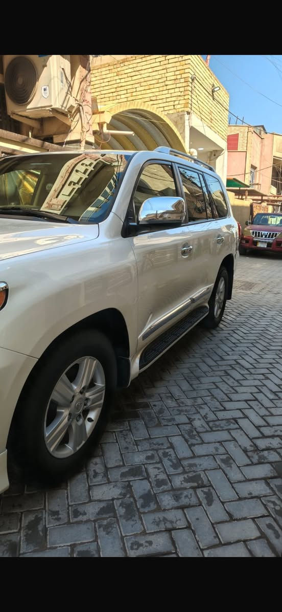 سلام عليكم لندكروز 2014 فول بريم رقم بغداد جديد سياره مكفوله من صبغ ولبارد بس مكان وحد كد إصبع سياره بسمي ماشيه 140 الف  سياره على وضع شركه صدر محرك كلشي على وضع شركه رقم ***********
