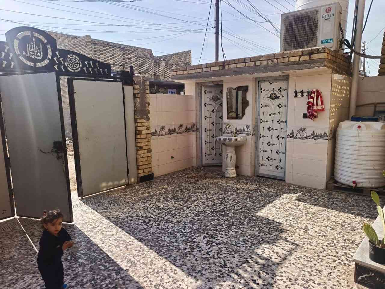 بيت بدوانم مال الزم ٢٤٠ بيت جبير بنا طابقين ماي ومجاري كاملت والتبليط راح يبلطونه هس بدايت الدوانم مال الزم قريب على السوك يحتوي على ٦ غرفه ٢ جوه و٤فوك كبيرات والمضيف ادعش متر ***********
تصل برقم مكلف بنشر
