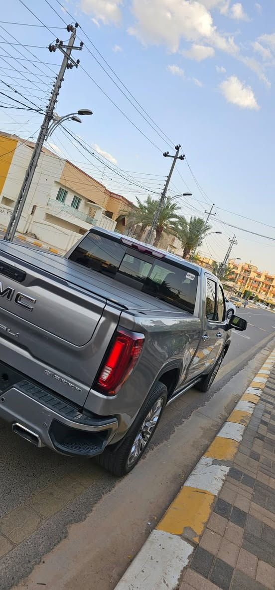 السلام عليكم للبيع او مراوس حسب الرغبة
جي ام سي سييرا دنالي 2023 (GMC Sierra Denali)

محرك V8 6200
حادث بدي (خلفي) 
بدون دواخل
ممشى 27 الف كيلو وقابل للزيادة 
تترقم كل المحافظات بأستثناء الاقليم 
رقم الشاصي مرفق بالمنشور 
السعر المطلوب 48 الف دولار وبيها مجال
للأستفسار الاتصال 
***********
