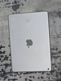 ايباد ٩ • ذاكرة ٦٤ • بطارية ٨٩