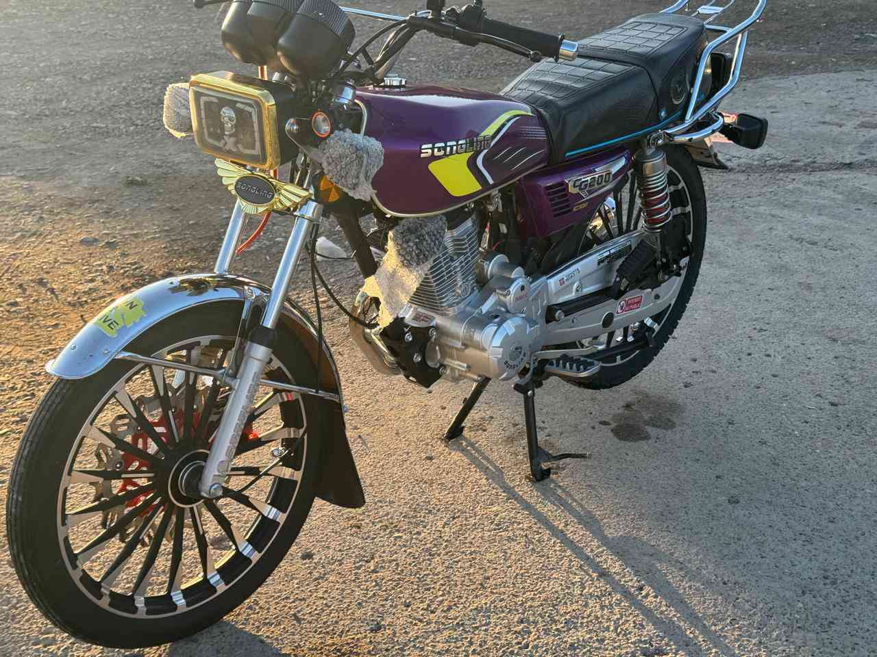 السلام عليكم اخوان دراجة للبيع دراجة نضافة وشلعة ومعدل وكفالة عامة دراجة موديل2025 وبس صلانصة مبدلة وباقي كفالة عامة راقمي ‏‪***********‬‏ اتصل وتدلل مكاني ديالى الخاص سراجق وتحياتي 🩵
