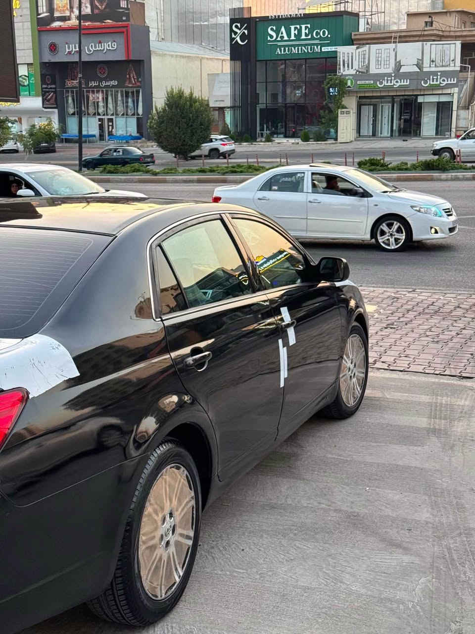 سڵاوی خواتان لێبێت
تۆێۆتا ئەڤەلۆن موس موس
٢٠٠٨
ئەمریکی
سڵاید 
جڵد و هیتەر
بێ دەعم و لێدراو
ماشااللە نمونەیە سەیارەکە
گێڕ و مەکینە بە شەرتی ١٠٠ فیتەر
دیجیتاڵیش نیە
سەقفی شوشەیە
کارەبای بە شەرت
برێک سارد و گەرم بەستراوە
سلێمانی
٥٨ گڵا و مەجالێکی زۆر کەم
*********** السليمانية, العراق
