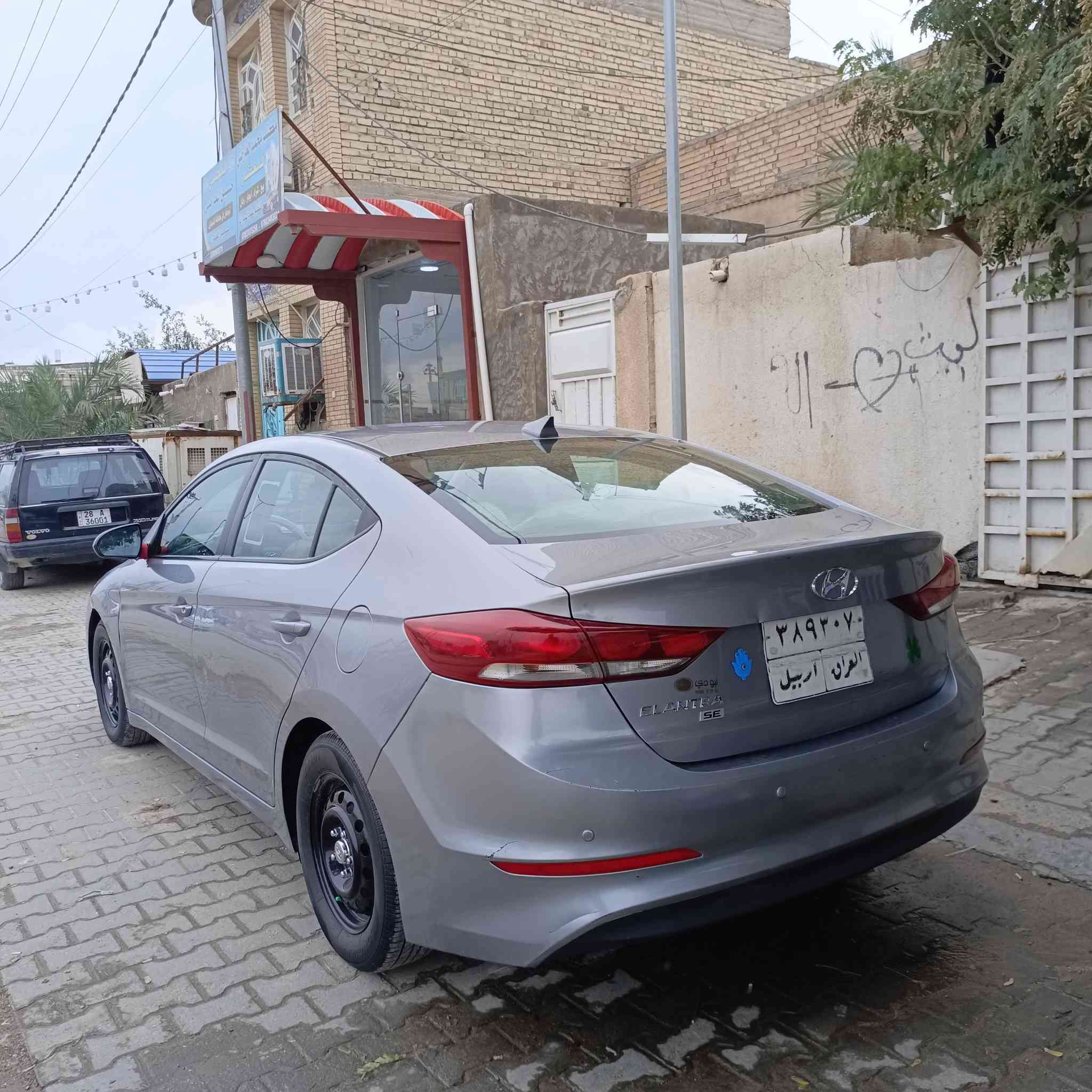 سلام عليكم الأنترا2017امريكي سياره كله ليبل واحد بدون اي تبديل بيه بدون داخل بدون ايرباك مكينه 2000دوش كيرATتحكم ستيرن جهتين وضعيات قياده سبورت ايكو
ماشيه127 تريد تحويل تريد وكاله
السعر118
للستفسار***********
