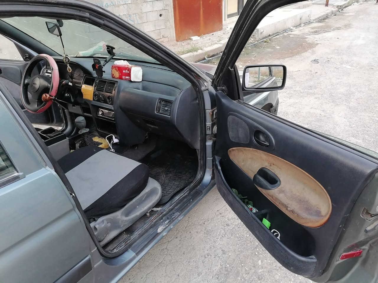 السلام عليكم سياره للبيع  او مراوس بسياره حسب القناعه 
فورت سكورت موديل 91 رقم جديد سنويه الى 2028 مصبوغه عام للجماليه محرك بيه صرف سعرها 28 ورقه وبيها مجال /***********
