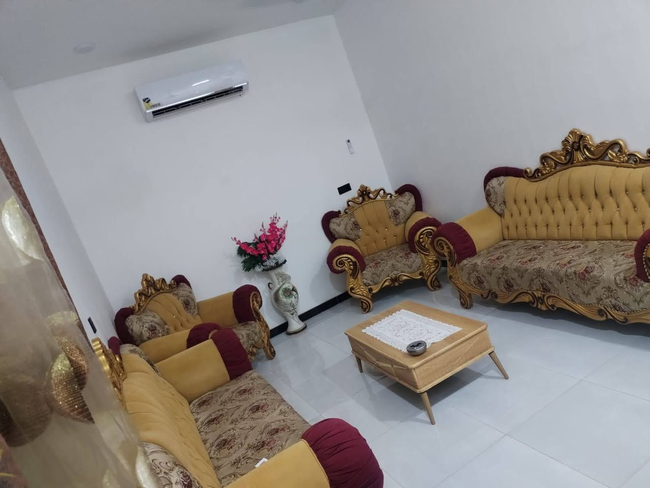 توفر دار سكن بعميشه خلف عمو حيدر المساحه 130 متر الواجهة 10 والنزال 13 بداية المنطقة على شارع 15 بصف الركن يتكون من غرفة نوم واستقبال وهول ومطبخ وصحيات بناء 2025 البناء كله درجة أولى
ملاحظة نقص بيتونه فقط مسكفها سندويش
للاستفسار على الرقم هذا ***********
البيت مأشر بالون الأزرق بالخريطة
ملاحظة البيت بيه زيادة ٥ متر فضله
