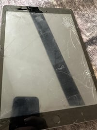 ايباد جيل ٩ • ٦٤ • شاشه مكسره