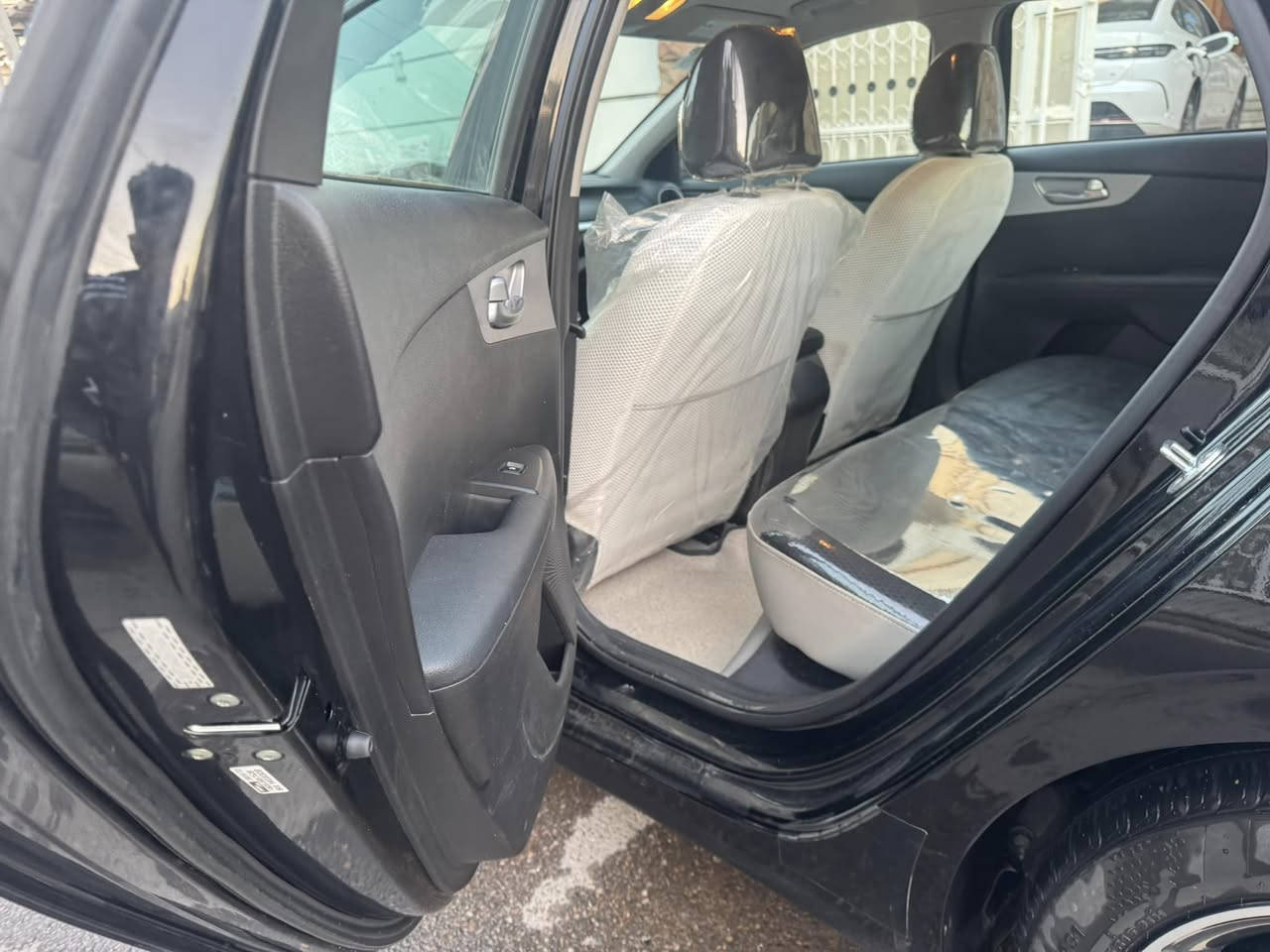 سلام عليكم حياكم الله كيا فورتي موديل 2023 السياره بسمي كير محرك مكفول تخم تاير جديد دوشمه كامله عام ما ناقصها اي شي خير من الله لا تبديل ولا صبغ بس بارد قليل جوه الرقم الخلفي ودعاميه الخلفيه نفسها رجعناها السعر 163 وبيها مجال وبخير على يخذها مكاني الشعب ***********
