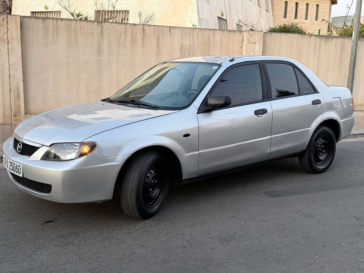 مازدا 323 
2004 
صبغ عام تكسي بووة كرايتة خسوسي
كير عادى
گير و مةكية تبريد بةشةرت
*********** 
نرخى 55 وةرةقة مةجال أربيل, العراق
