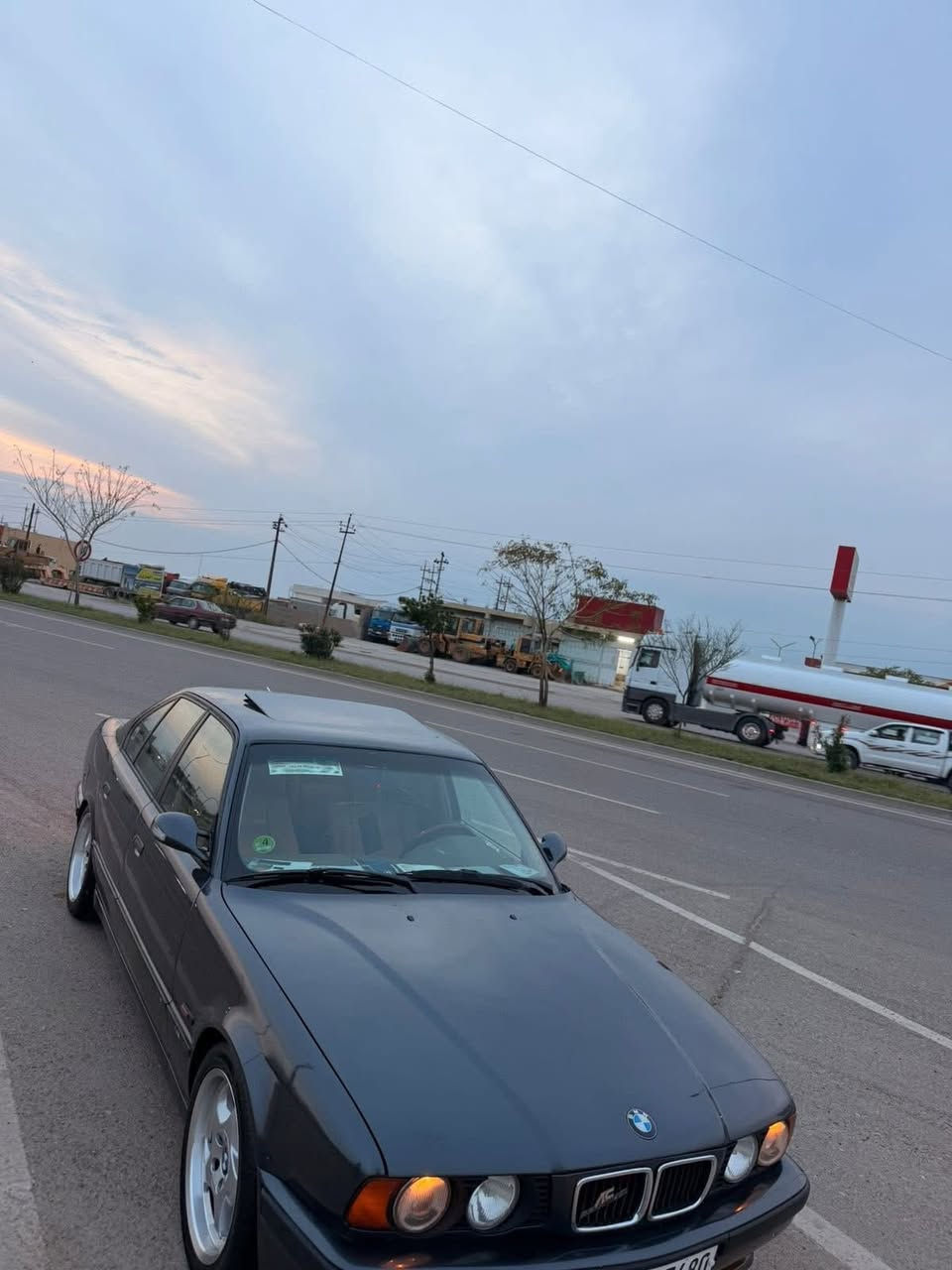 Bmw 1994 
540🦅📦🇰🇿
سيارة مكفولة فول فول مواصفات فول رياصي فول ئيم فايف تلفون شغال سبير مانزل 📦📦
***********
