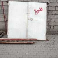 باب حديد للبيع ٢متر في ٢متر السعر ٩٠ الف بيه مجال للاتصال على الرقم ٠٧...