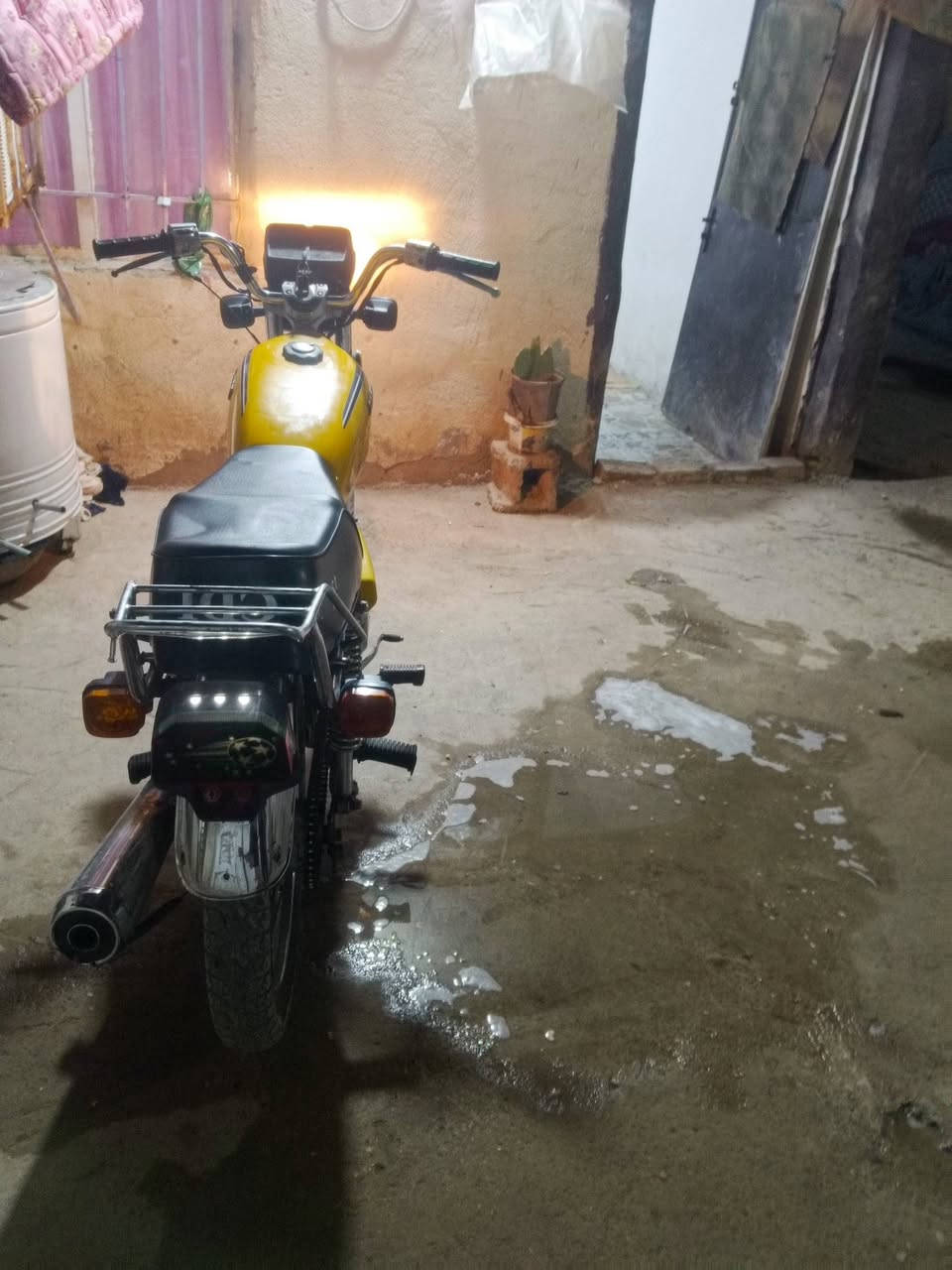 سلام عليكم دراجه للبيع ربعه كير موديل 20 وراق صولي دراجه حلوه ونضيفه كهربائيات  شقاله مكاني شارع نفط *********** سعر 500 وبيه مجال
