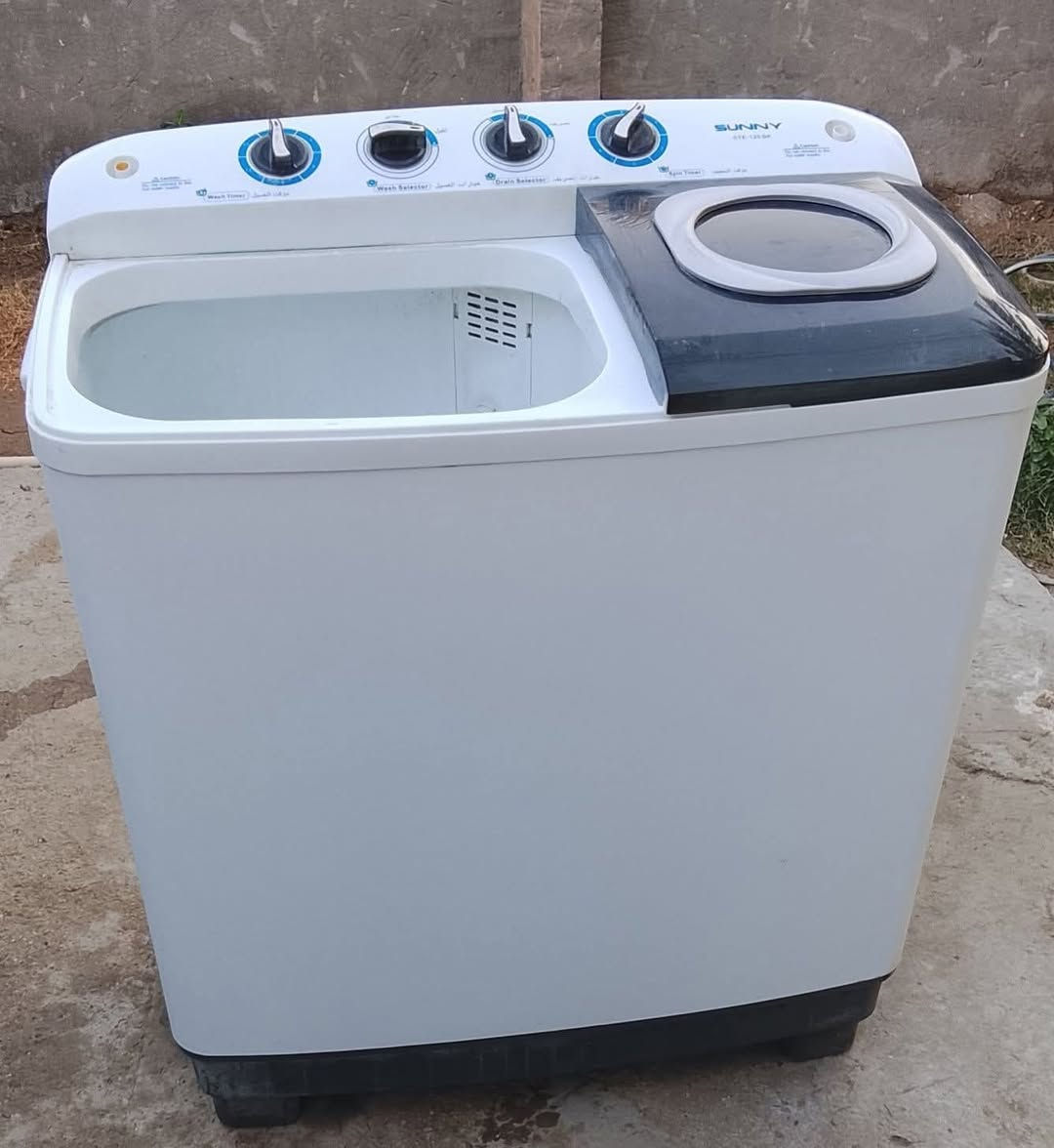 غساله ١٣ كيلو شغاله بالكامل ونظيفه جدا  فقط القبق ما موجود مال الغسيل السعر 55 العنوان ورديه خارج ***********
