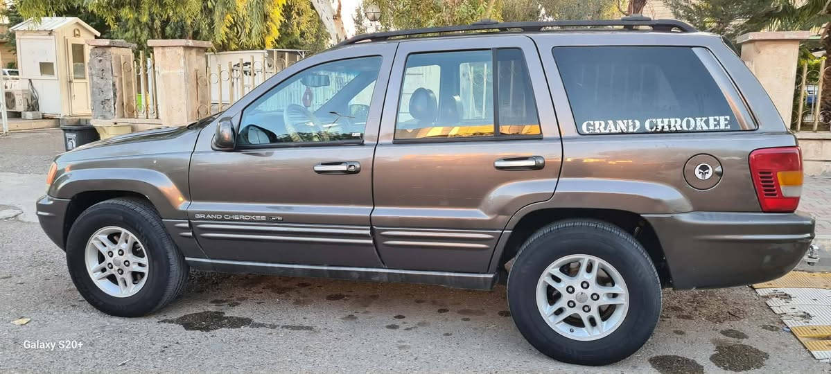 جيب شيروكي موديل 2000 كير اومحرك ٦ سلندر نضيف لاصرف ولا تبخير رقم اسليمانيه دولي جديد فول مواصفات لمتدد تخم وياله جديد تم تايرات جديد تتفئه تبريد فور ويل هوك خلفي ابلاد صبغ قطعتين بدون ضربه ودواخل والباقي مكفول السعر٧٧ وبيهه مجال الشراي يتصل ***********
