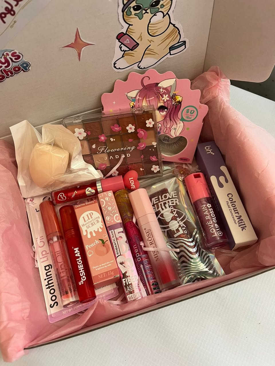سعر هذا البوكس: 20 ألف.
محتويات البوكس 💕
باليت بالوان الترابيه مختلفه 
روج لونه احمر وجوزي وردي 
مع كلوس لامع وغير لامع 
مقشر الشفاه 
مسكارا 
كونسيلر 
بيوتي بلندر 
رموش لاصقة 

متوفر حالياً تجهيز بوكسات حسب ميزانيتكم وذوقكم


**إذا كنت صاحب هذا الإعلان وتريد حذفه لأي سبب، رجاءا أرسل رسالة إلى الدعم الفني**