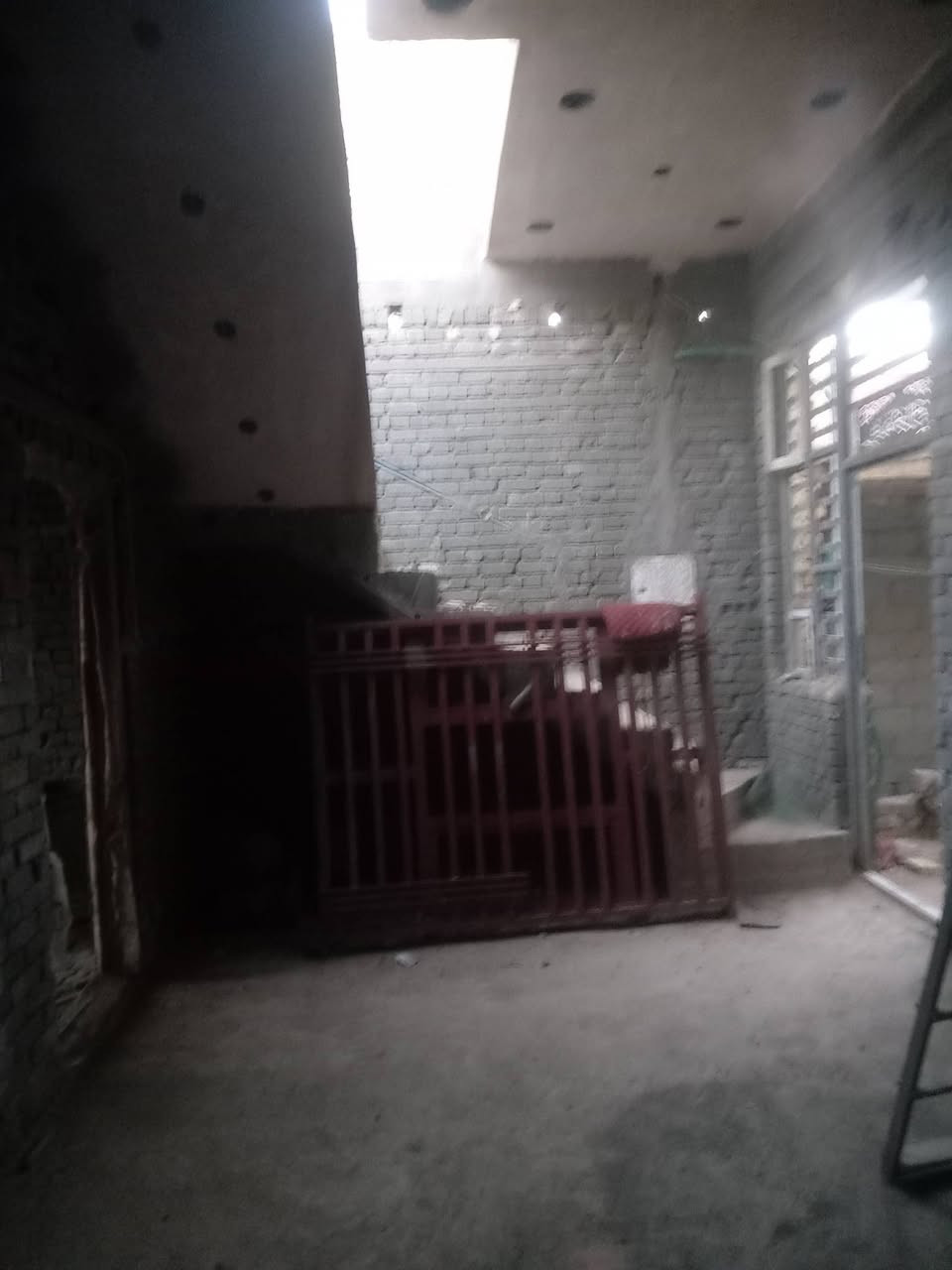 بيتين للبيه الطابوك مساحته 140وثاني مساحته 100/مكان البيوت عل حولي قرب المعارض شراي يتصل ***********
