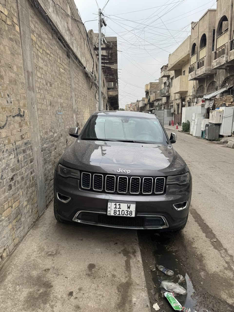 ياالله سلام عليكم جيب موديل 2017فول موصفات واحد ع واحد حادثها بابين  بدون ايرباك  ماشيه 98سياره جديده 
بيع أو مرواوس 
السعر195 
مكان السياره 
بغداد 
الكرخ 
***********
