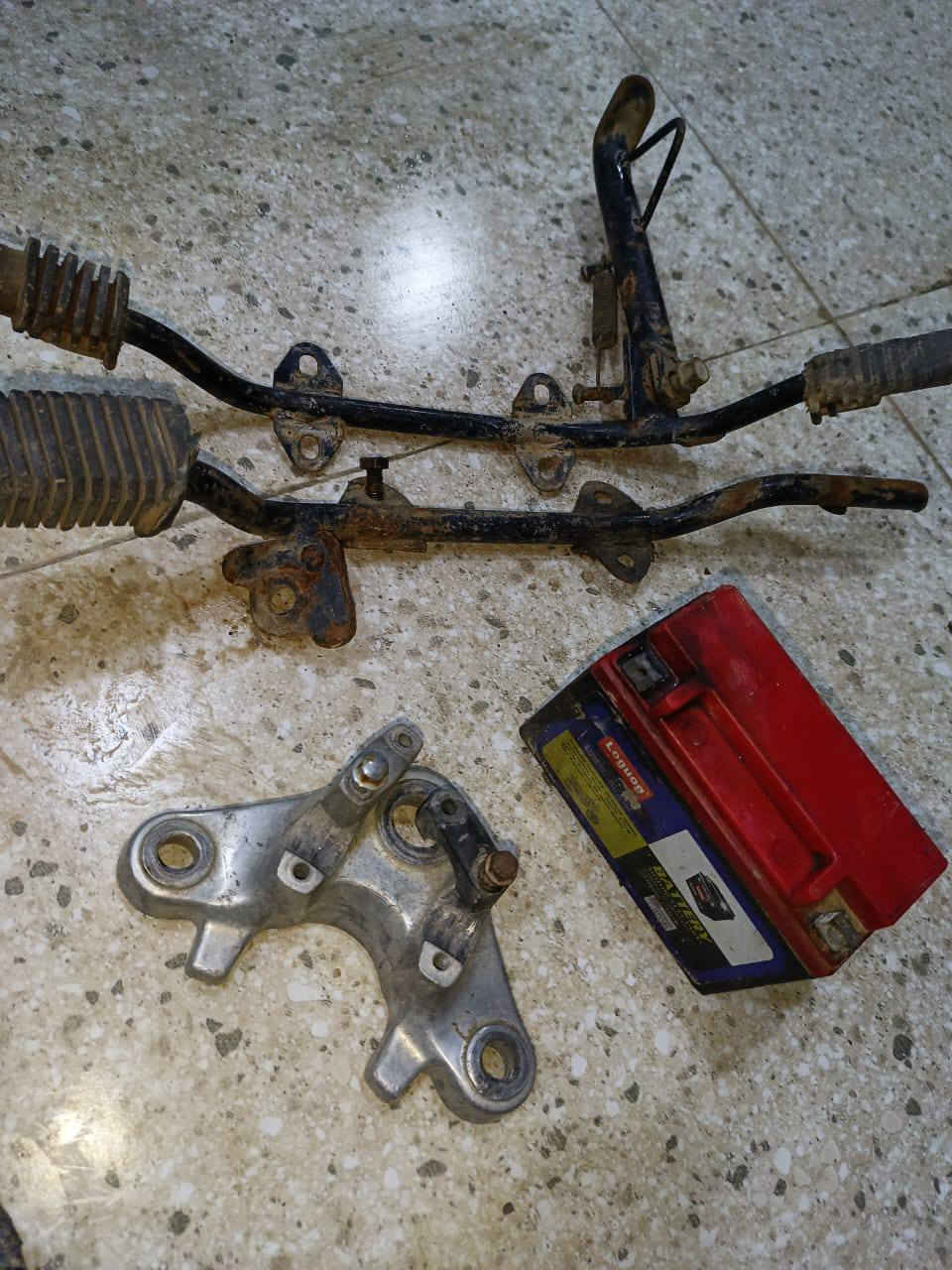 السلام عليكم غراض دراجه للبيع
ويل ورا سعره 20جاهز و جديد 
ويل كدام كامل ب25
دبلات خلفيه ب 15
كتف شحن + عقل جدد ب5
ركبه نضيفه ب 8
بطيخات ويل وره و كدام   نضيفات عدد3
تانكي بيه زرف صغير كلش لون احمر ب 4
كشن ب 4 
بدالات نضيفات وياهن قمجي بانزين ويده بانزين ب 5
قاعدة دبلات اماميه 3
سله ب8
قبق كور ب5
قبق كلجات ب5
درع +بليته رقم 66 ب5
الي يريدهن كلهن يراسلني خاص و بالخدمه و الي يريد قسم هم يراسلني و يدلل و هذا رقمي ***********
