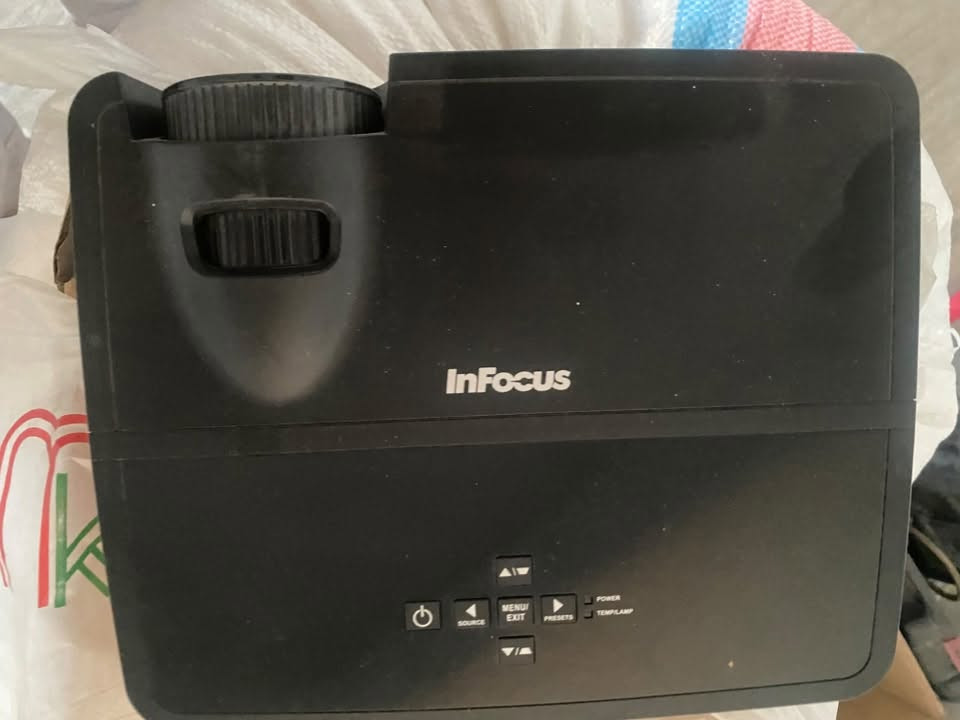 داتاشو InFocus IN112 أصلي — بحالة الزيرو

بروجكتر InFocus موديل IN112، تقنية DLP، بحالة ممتازة جداً مع كرتونته وكافة ملحقاته الأصلية والريموت.

ايضا ويا حمالة سقفية 

 • أصلي 100%
 • إضاءة قوية وصورة واضحة
 • مداخل متعددة: VGA (مدخلين) + Video + Audio
 • ممتاز للمدارس، الكليات، المراكز التدريبية، والاجتماعات

للتواصل: ***********
السعر: 200 ألف

للتواصل: ***********

