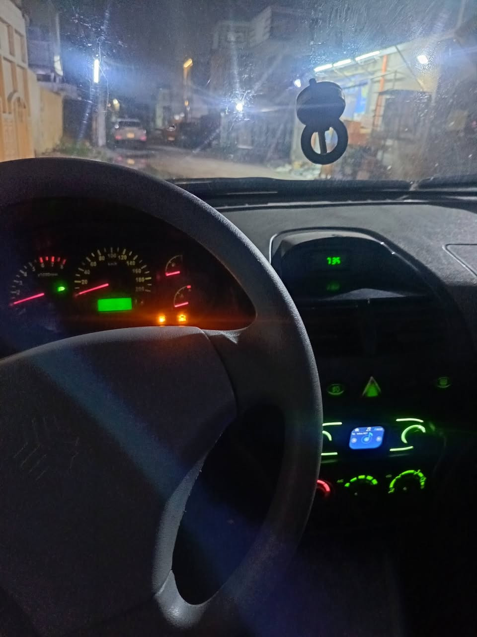 السلام عليكم
طيبه2015
سنويه وهزه جديد سياره بسمي
جاهزه كامله مكمله حته تبريد ثلج
كبل للشارع اي نقص مابيه
كير ومكينه وصدر خير من الله 
مدومشه وكامله
سعره37ورقه 
للاستفسار اكثر متواجد فيس واتساب
***********
