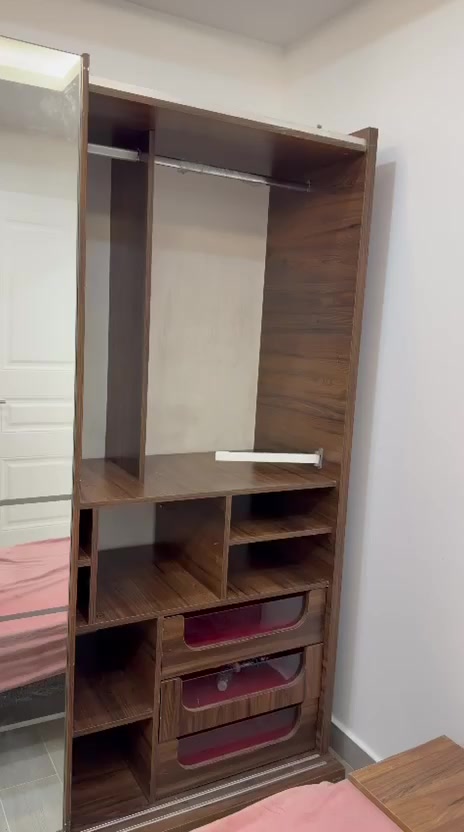 غرفة نوم تركيه بدون سرير كنتور كومديات اثنين ميز تواليت ومرايه مع كومديها للبيع


**إذا كنت صاحب هذا الإعلان وتريد حذفه لأي سبب، رجاءا أرسل رسالة إلى الدعم الفني**