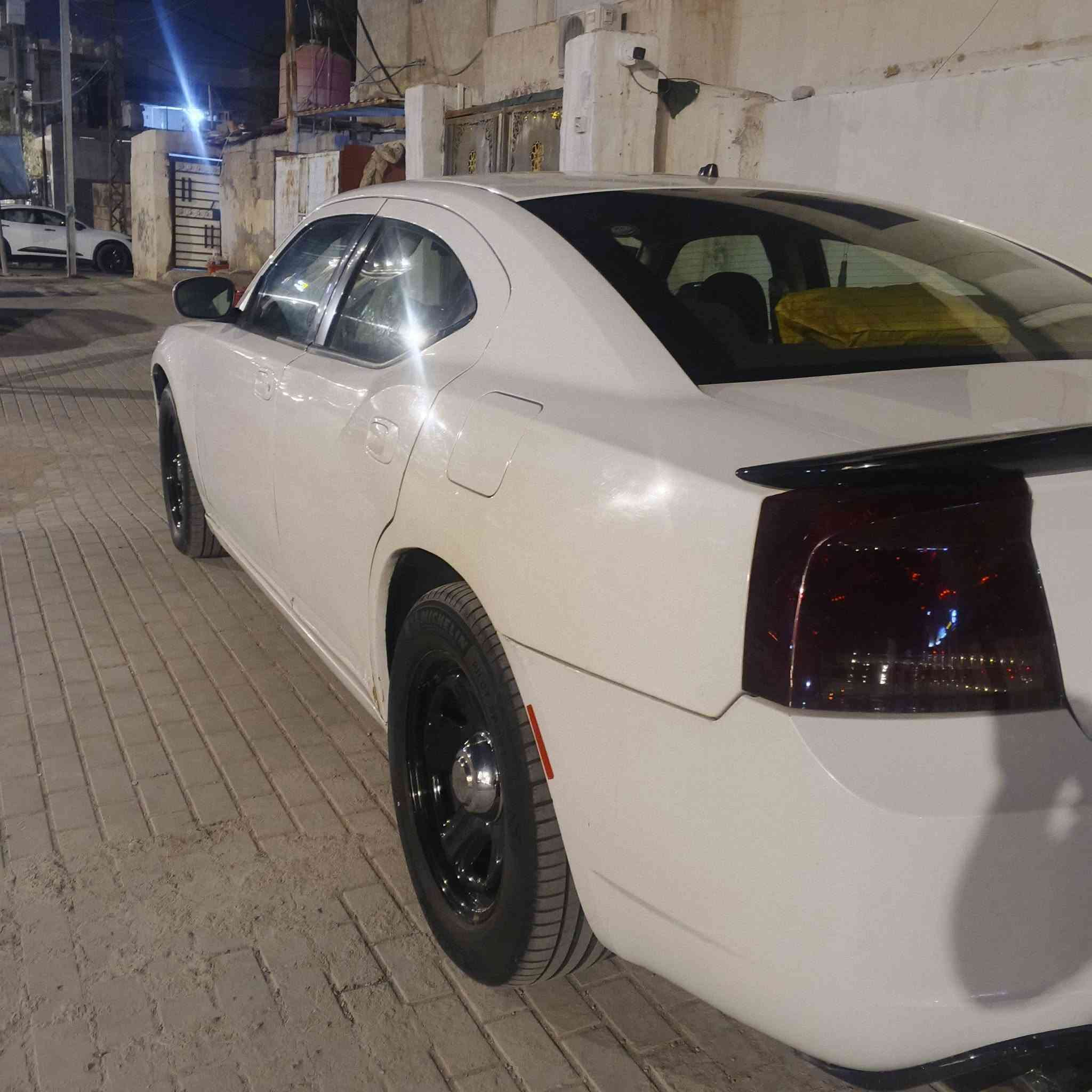 سلام عليكم مرخصت الدمن جارجر موديل2008 رقم بصره نكليزي تحويل مباشر السياره خير من الله تخم تاير قبل سبوع شاده مكينه جديده كير خير من الله ويل بوليسي اصلي مال كصه الموبر تبريد ثلج تدفئه نار السياره ربع مذب عليهه السعر90 وبيهه مجال مكاني بغداد شهداء البياع للاستفسار الاتصال *********** للبيع او مراوس
