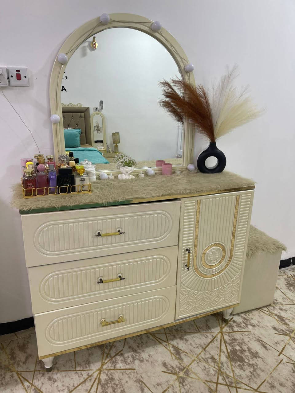 السعر 600 مع الدوشك وبيهه مجال
تتكون من 7 قطع
العنوان بابل حله نادر الثانيه للتواصل ***********
