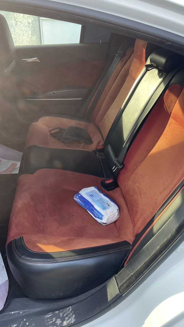 السلام عليكم
غرفة جارجر كامله للبيع هي وبطانين الابواب
الكشنات حضن وافتحهن من السياره مباشره لليريدهم
سعرها 225$ 

مكاني موصل ***********
