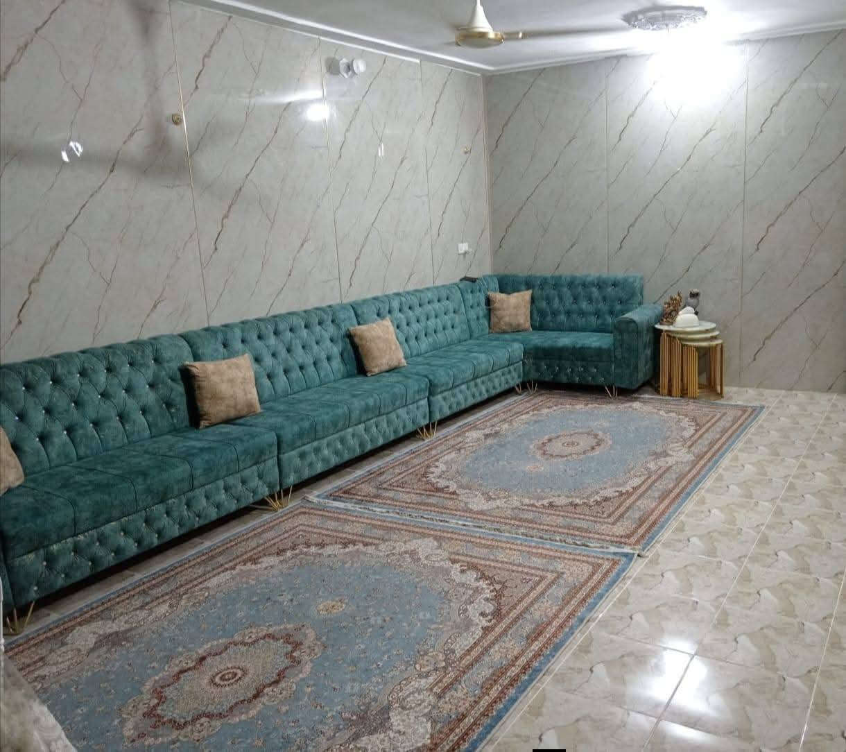 السلام عليكم متوفر بيت مساحه ٢٠٠ متر للبيع في حي النصر بانزين خانه حرف T سعره ٢٢٥ وبي مجال قليل  للأستفسار أو مراجعه المكتب الميزان حي النصر شارع البانزين خانه رقم الهاتف ***********
