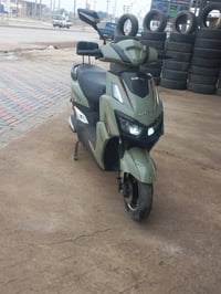 دراجة سكنس نثية شحن وليس بانزين  فقط امراية نقص دراجه كلش نظيفة ماشيه ...