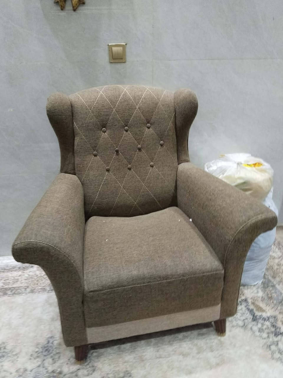 بسم الله الرحمن الرحيم 
غراض نظيفة ب سعر مناسبه 
الجاد يتصل ***********
المكان شارع فلسطين
