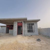 بيت للبيع . م 1250 ملاحظه البيت مئسس ماء +مجاري +كهرباء  البناء 300م ....