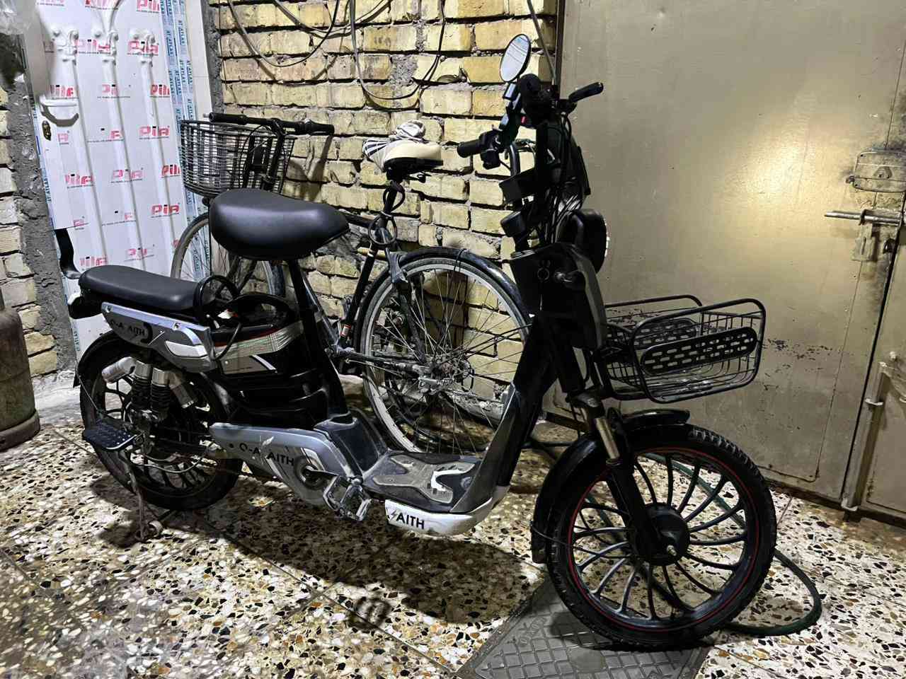 السلام عليكم
دراجه شحن للبيع السعر 150ألف 
محتاج فلوسهه ومستعجل عليهن

عنوان الدورة ابو طيارة 

رقمي:***********
