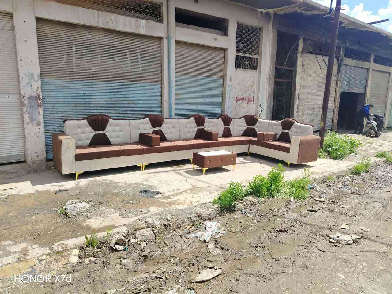 ديوان عراقي جديد 
خشب ثقيل  سفنج 8سم اكتسرا
7.5 امتار + طبله 
السعر خاص
*********** واتس موصل, نينوى
