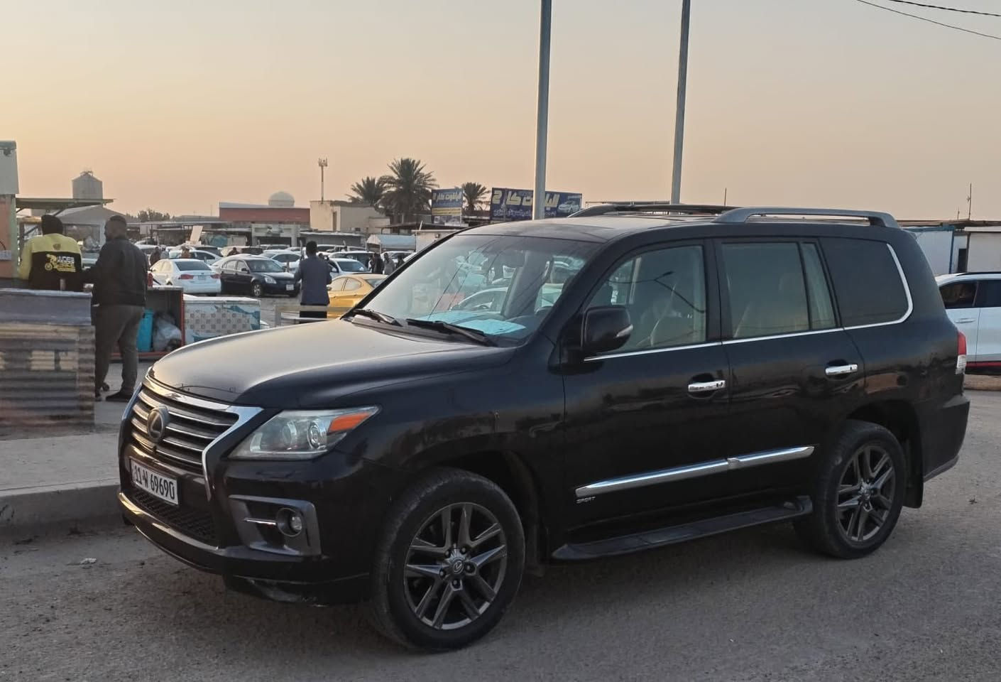 سلام عليكم
لكزز 2015 بريم فول واحد ع واحد 

مكينه كير حداديه تبريد جاهزه ع آخر حبايه 

كفاله من فتح وتبديل وصبغ 

رقم بغداد أنكليزي مميز 

سعرهه 385 مكانهه دوانيه 

للاستفسار ***********
