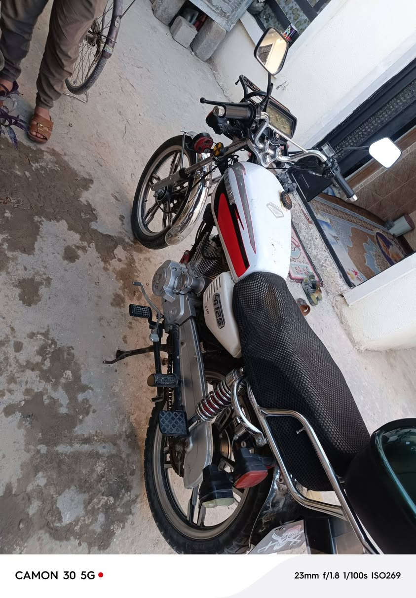 من رخصة الادمن دراجة موديل 22 للبيع السعر 600وبي مجال قليل أني مكلف بنشر هذا رقم صاحب الدراجة *********** العنوان الفلوجة حي الشهداء
