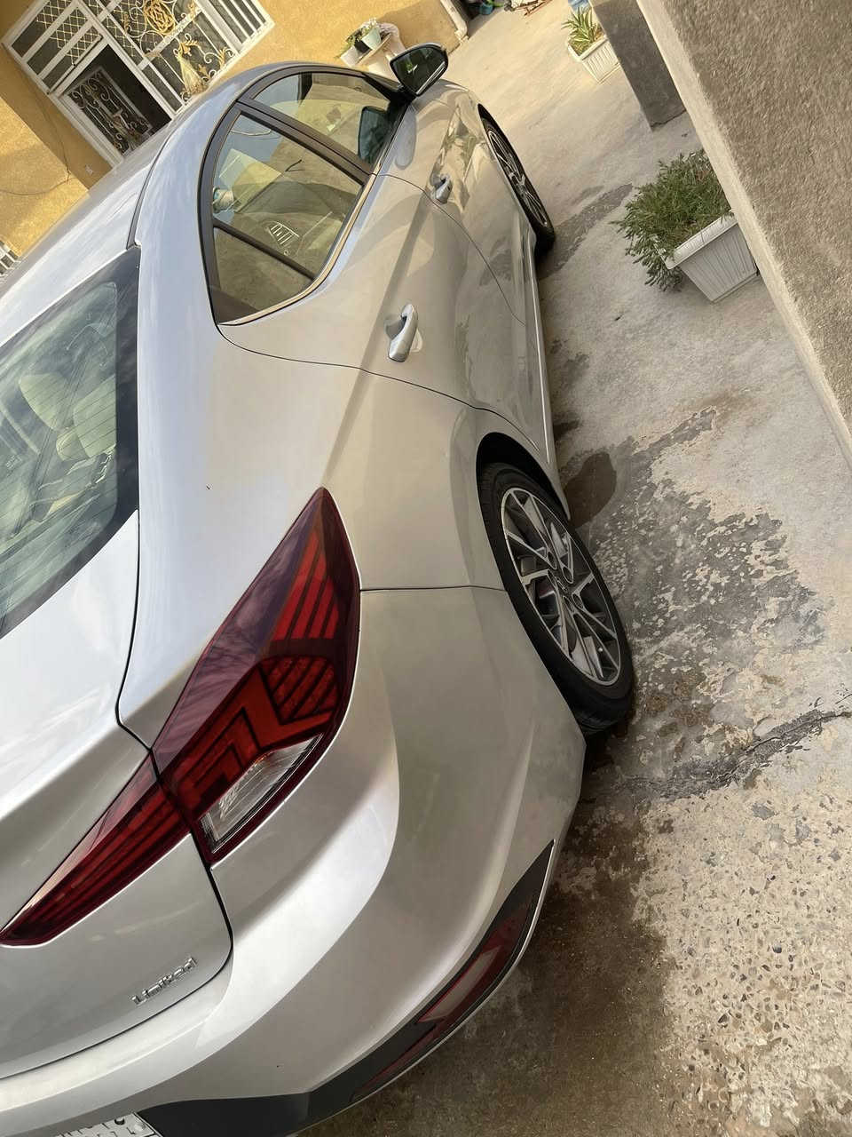 يا الله الانترة 20 لون سلفر محرك 2000 دوش كير سفتي 8 فول  ماشه 71 عدة فتحه  ضرر موجود صورة صندوك وجاملق امامي صفحت سايق راجع بارد  عنوان بغداد زعفرانية سعر 150  (***********  رجآ ميعجبك منشور عبرة
