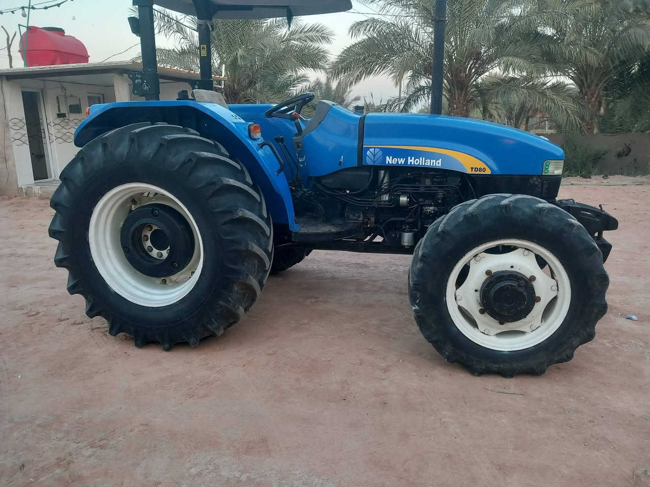 سلام عليكم
نيوهولند للبيع حجم 80
موجوده بالكوفه بالعباسيه 
***********
