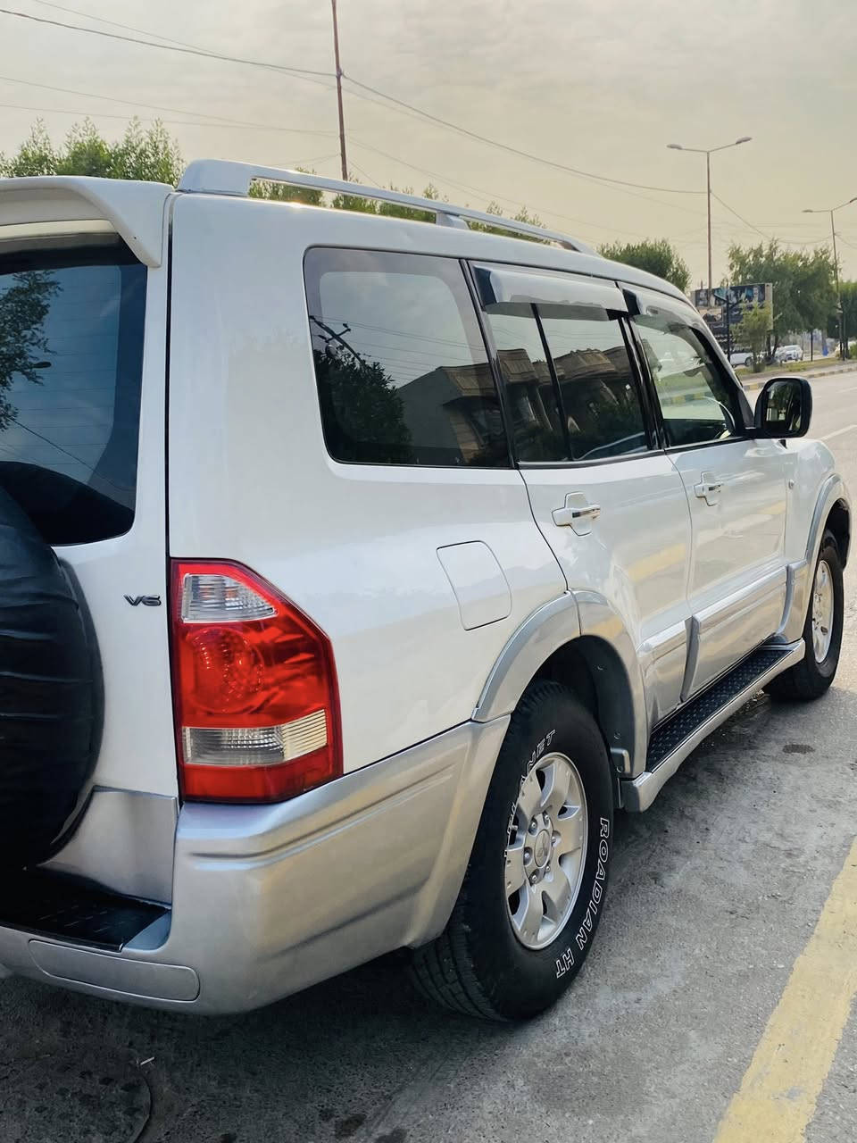 السلام عليكم
باجيروا 2007 خليجي للبيع مكفوله كفاله عامه 
رقم بغداد دولي الجديد هزه وسنويه جديده 
تحويل مباشر 
مكينه 3000
صدر امامي خلفي جديد شاده على ايدي 
منظومة تبريد جديده ❄️ثلج 
تخم تايرات 4 جديد جواها 
غرفتها جديده ونظيفه كلش 
كهربائيات السياره كلها شغاله 
كير ومحرك مكفول 
السياره فور ويل وشغال 

السياره كلش جديده وجاهزه وما بيها اي نقص وبأسمي 
السعر 108$ وبيها مجال قليل حك الجيه 

مكانها بغداد العامريه 
*********** اتصال 
*********** واتس
