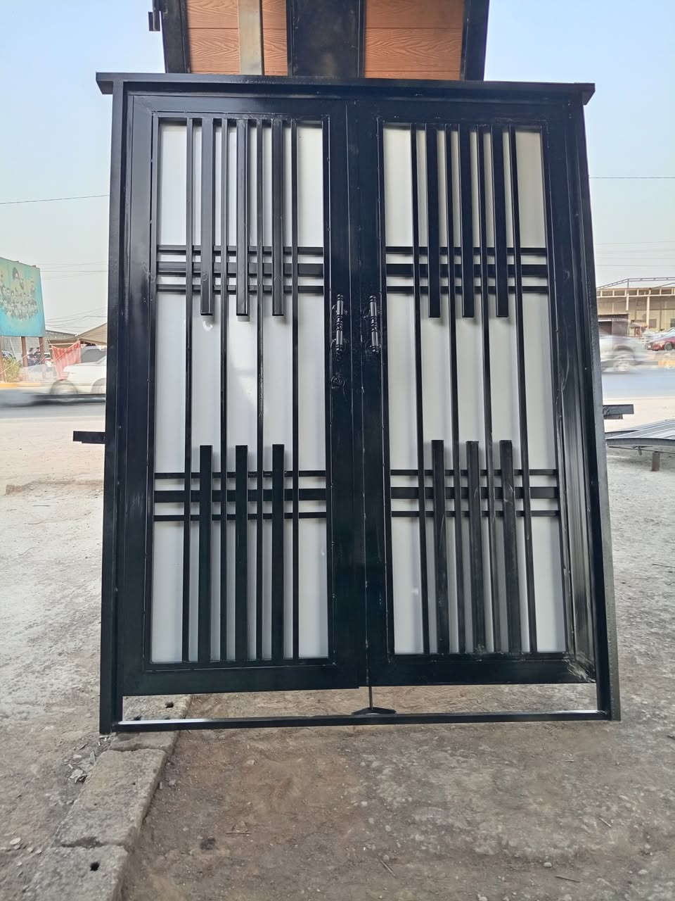 محل حداده السالمي لبيع الأبواب والشبابيك ومحجرات .. المكان... الشارع العام.. قرب سيطره ال جروخي للاستفسار الاتصال على الرقم *********** 🌹
