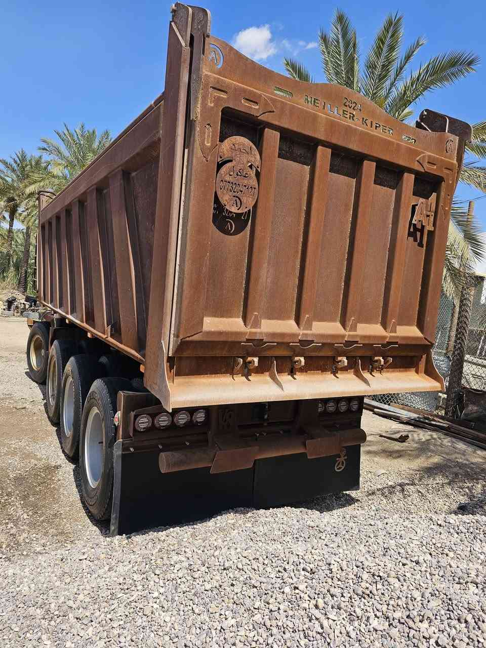 مقطوره للبيع تفصال عماره طول 7ونص ارتفاع 155 تخم تاير مامشتغله شي قليل كهربائيات بالوني اصلي مكانها العماره السعر 280وبيها مجال للاستفسار ***********

