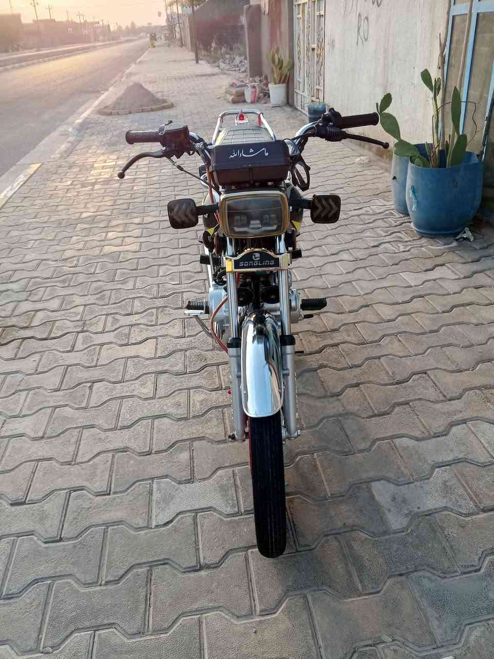 سلام عليكم ورحمه الله دراجه سيفان لون زيتوني موديل 24 كفاله عامه من كلشي نقص برغي  ماكوو للبيع مكانه بابل شوملي متواجد حاليا خاص اوتصل عل رقم الهاتف ‏‪***********‬‏ بيع مستعجل
