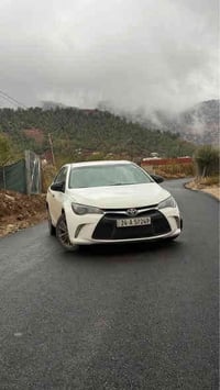 تيوتا كامري   موديل 2015 موصفات ال se  داخل لونين رصاصي و اسود لايتات ...