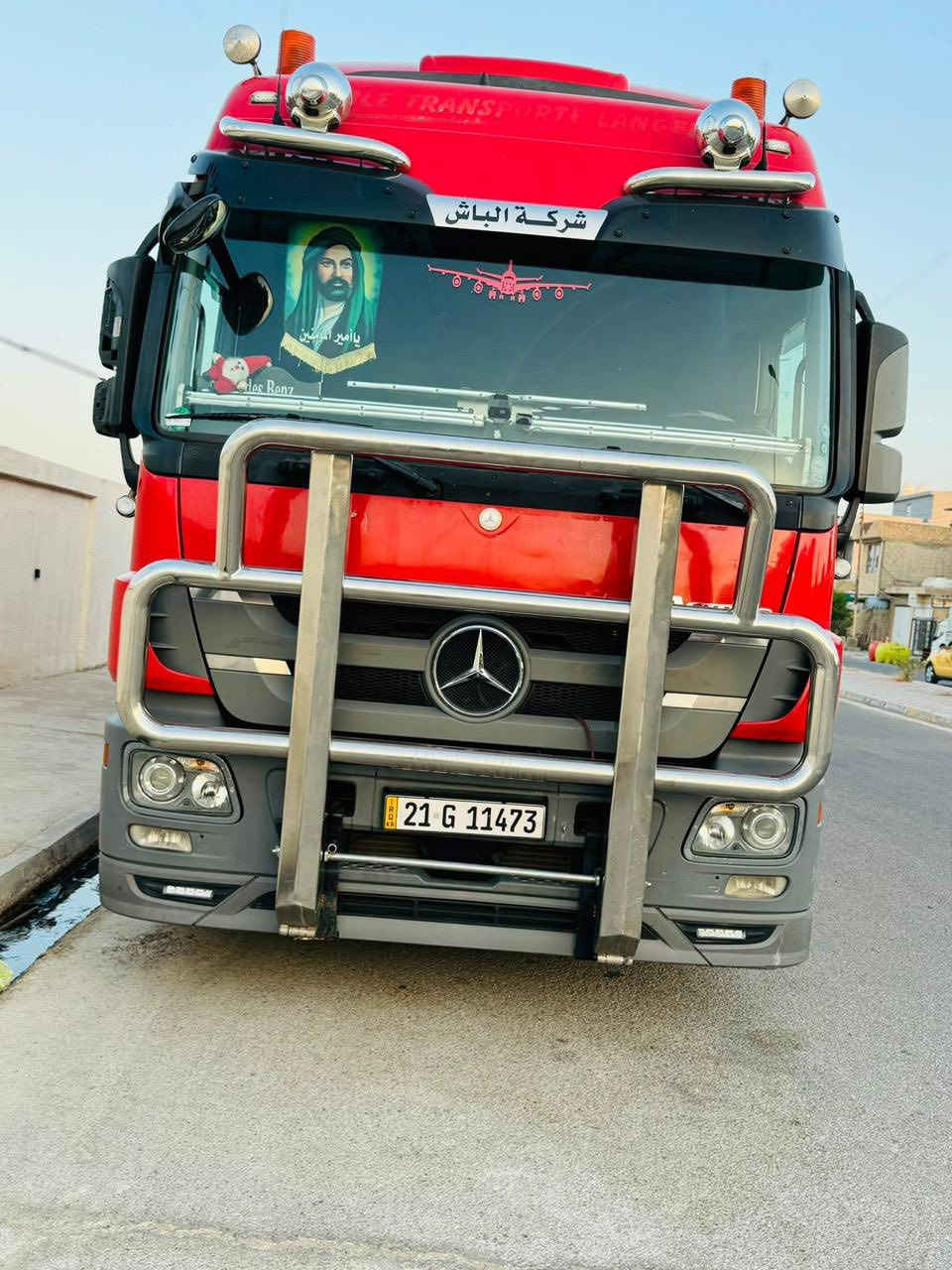 سلام عليكم
اكتروز حاجب 2011 
قاطره ومقطوره مربوطة وكاملة 
فول مواصفات للاخير  
سقف ليزر 
دبل منامية 
ثلاجة 
رتايدر 5 طكات 

تخم تاير راس وعربانة 
تخم ويل كروم راس وعربانه 
 
العنوان بغداد
للأستفسار 
0780 229 2222
