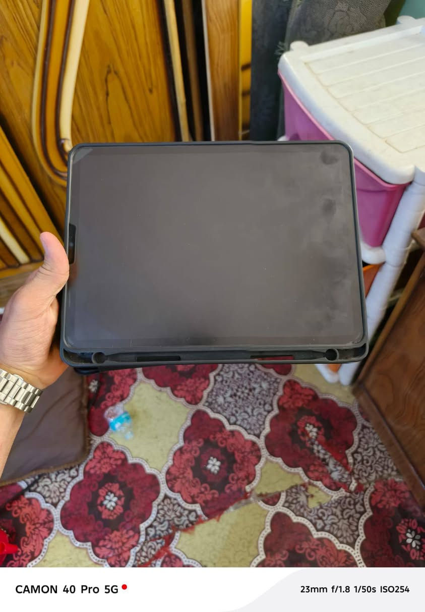 للبيع: iPad Pro 11-inch (الجيل الرابع) 🚀
نوع الجهاز: iPad Pro (11 بوصة) - الجيل الرابع (النسخة الأحدث بمعالج الـ M2 الخارق).
المعالج: Apple M2 chip (أداء فائق للالعاب الثقيلة مثل ببجي، والمونتاج والدراسة).
الذاكرة والتخزين: 128 جيجابايت.
الاتصال: يدعم Wi-Fi 6E (تصفح وسرعة تحميل فائقة).
حالة الجهاز: نظيف جداً وأخو الجديد (استخدام حشيم).
الميزات الإضافية: شاشة Liquid Retina بتردد 120Hz (ProMotion) لسلاسة تامة، كاميرات احترافية مع مستشعر LiDAR، وبطارية ممتازة تدوم طوال اليوم.
ملاحظة: الجهاز خالي من أي عيوب أو تصليح، وجاهز للاستخدام مباشرة. سعر 750 وبي مجال مكاني عسكري كبل رقم 0783876897


**إذا كنت صاحب هذا الإعلان وتريد حذفه لأي سبب، رجاءا أرسل رسالة إلى الدعم الفني**