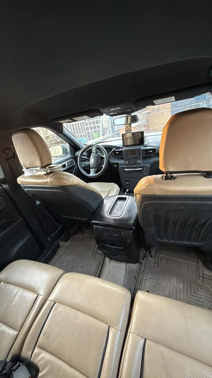 السلام وعليكم  فورد اكسبلور ٢٠٢٠بولسي مواصفات البوليسي المعروفه  مكينه ٣.٣٠٠مفتوح  خمسه راكب حدث امريكا باب واحد ومبدل. وبيه بيه ٦قطع تغير لون لن معرف البوليسي  يجي بلون الابيض والاسود  السعر المطلوب 
١٩٠
رقمي 

***********
