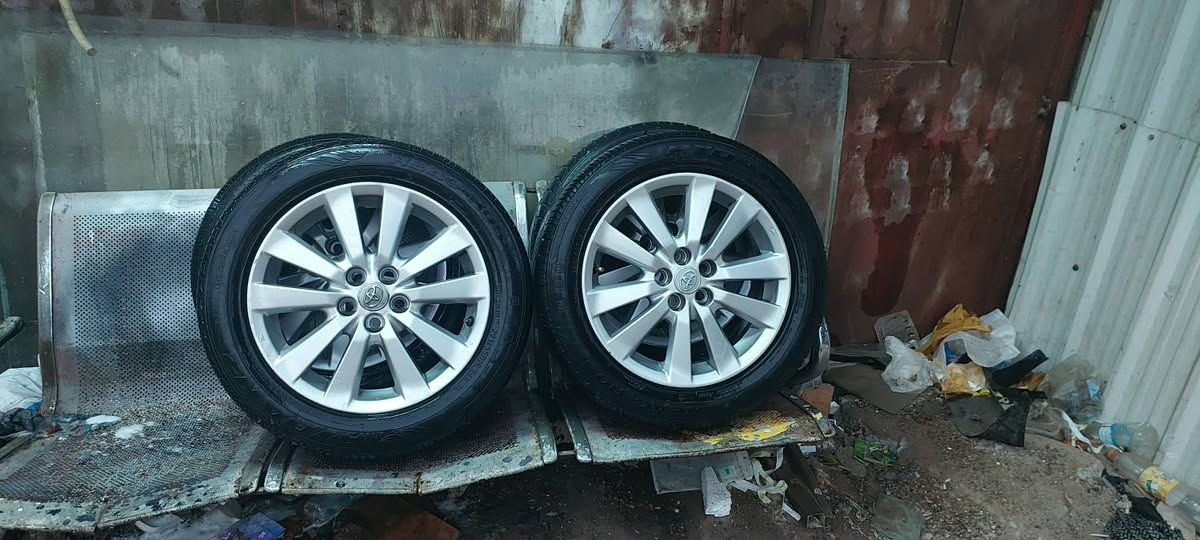 السلام عليكم تخم ويل كب كورلا حجم ١٦ اصلي شركه  وياله لا عواج ولا تصليح ولا الحيم تخم تاير نضيف كلش الربيع او مراوس مكان بغداد ***********
