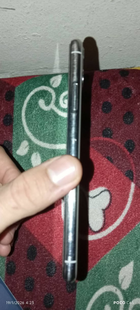 السلام عليكم جهاز 11 برو ماكس جهاز بطاريته 100 بطاريه مبدله الباقي ما بي شي ولا ملعوبيه جهاز سعره 400 وبي مجال اتصل على رقم ***********
